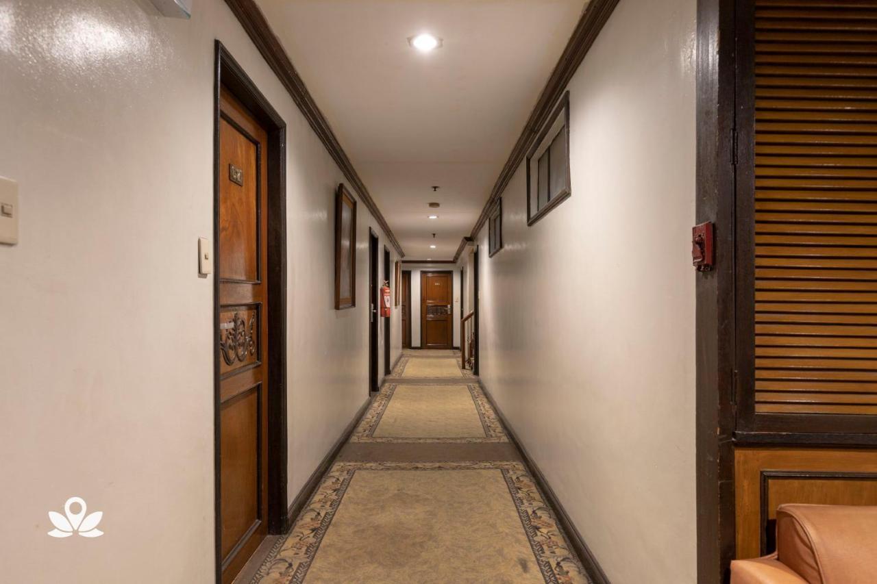 Zen Rooms Camelot Hotel Qc Quezon City Eksteriør billede